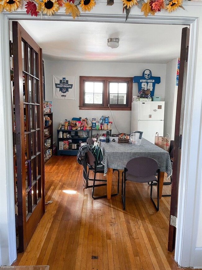 Building Photo - 5 br, 1.5 bath House - 930 Dewey Ave