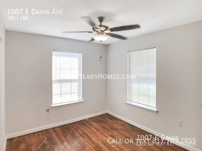 Building Photo - 1007 E Davis  Fort Worth, TX 76104
