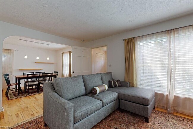 Foto del edificio - 1883 Maywood Rd