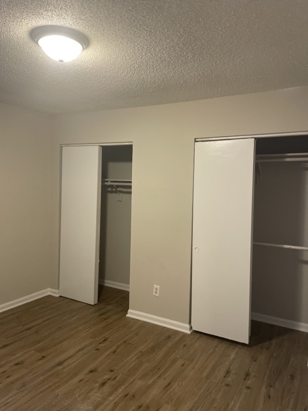 Building Photo - 4826 Hollenden Dr