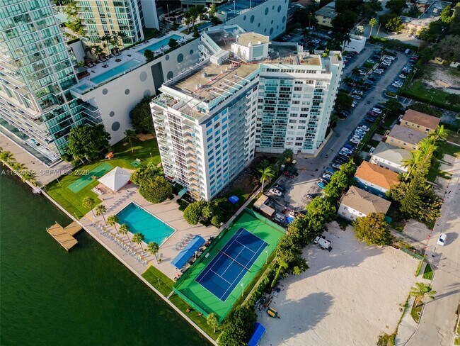 Foto del edificio - 3301 NE 5th Ave