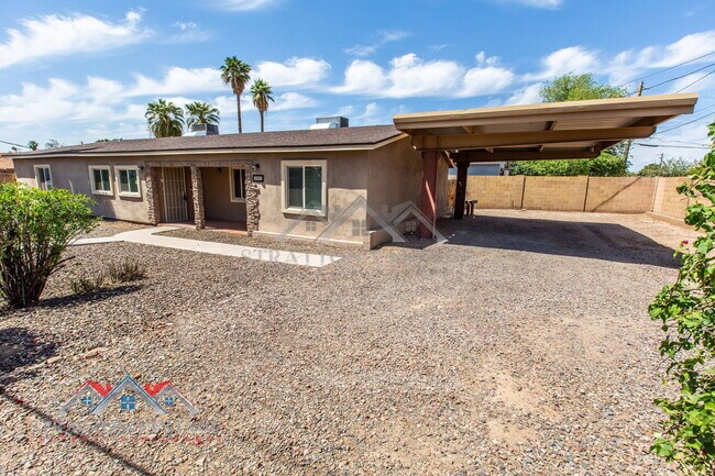 Building Photo - 2204 W Campbell Ave