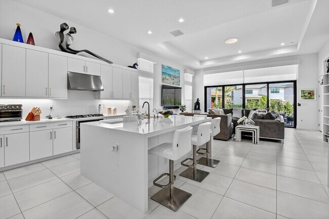 Foto del edificio - 8331 Royal County Down Rd