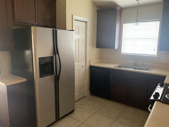 Foto del edificio - 1445 Crescent Hills Dr