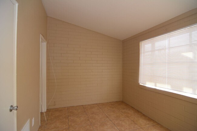 Foto del edificio - Charming 2 Bedroom 1 Bath Home! Central Tucson Location!