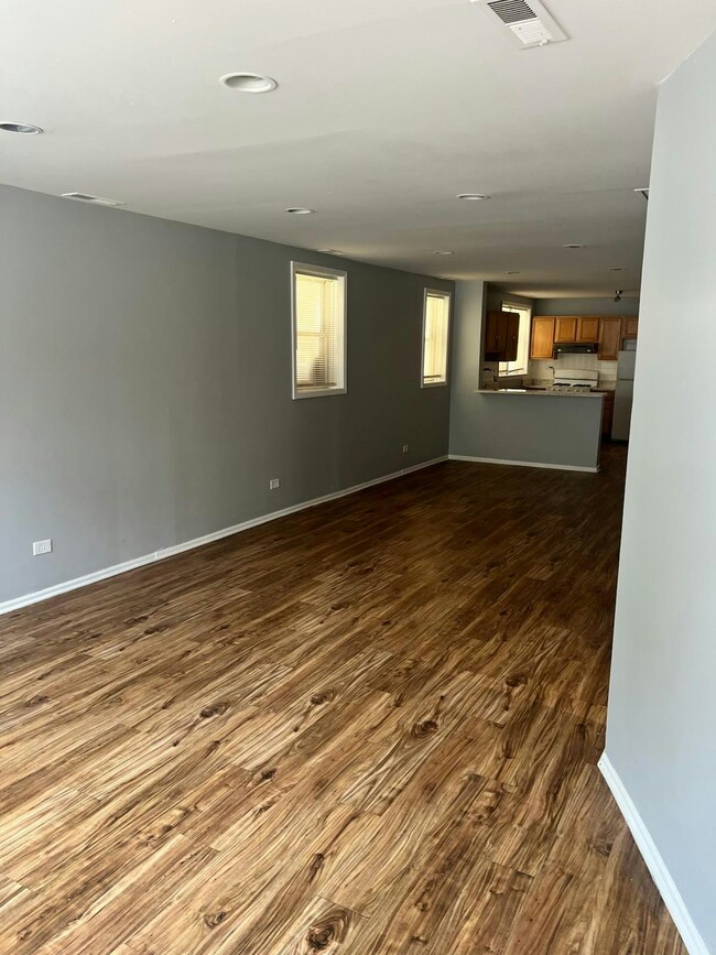 Building Photo - 5650 W 63rd Pl