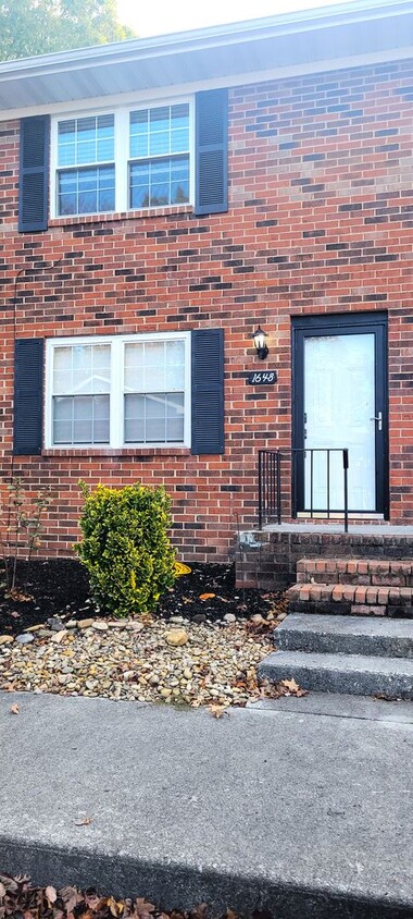 Foto principal - Beautiful 2 bedroom townhome, city of Alcoa!