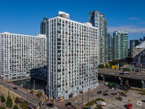 Building Photo - Maple Leaf Quay