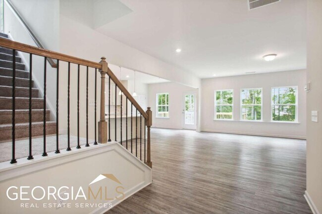 Building Photo - 324 Louise Ln