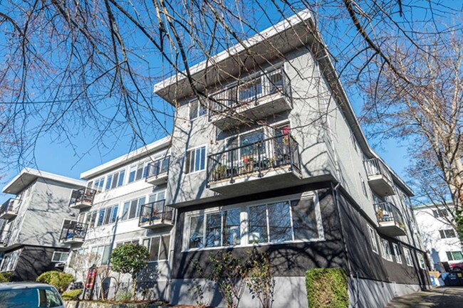 Building Photo - Victor Apartments