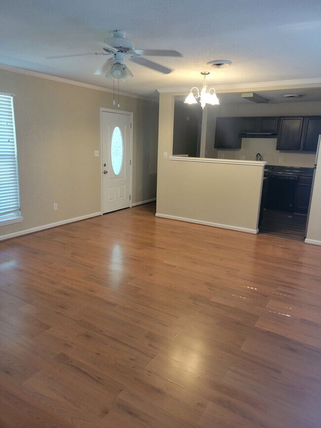 Foto del edificio - 15 Lakewood Ct