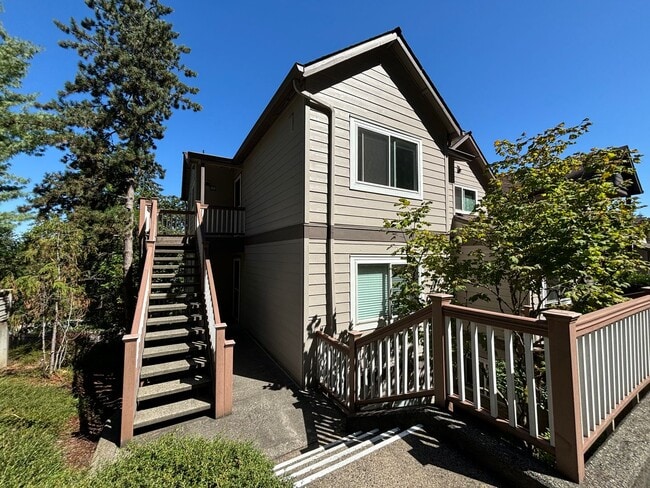 West Linn - Linnwood Heights, Stylish Condo, Gym, Pool & Hot Tub / Cable, W,S,G Included In The Rent - West Linn - Linnwood Heights, Stylish Condo, Gym, Pool & Hot Tub / Cable, W,S,G Included In The Rent