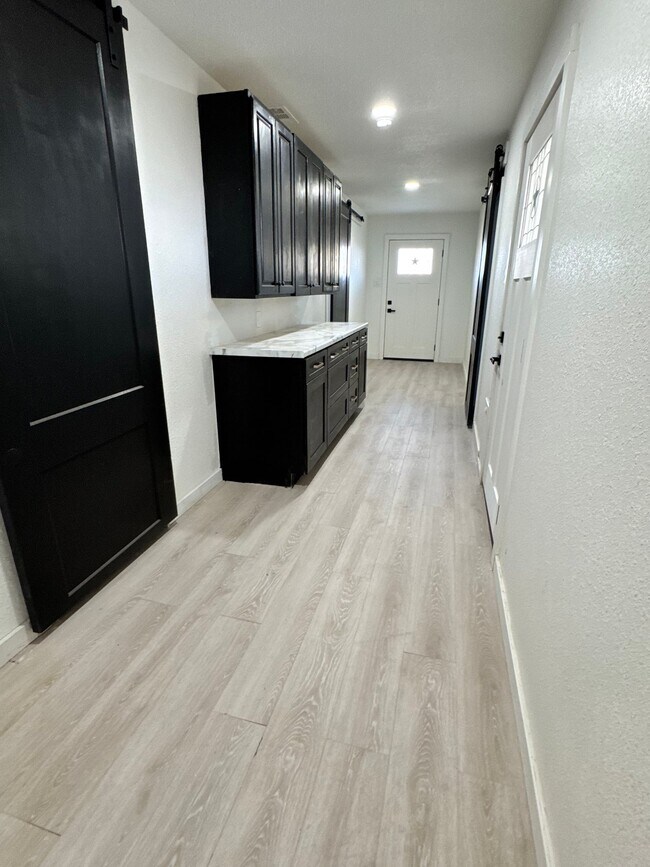 Foto del edificio - 7212 N County Rd 3300