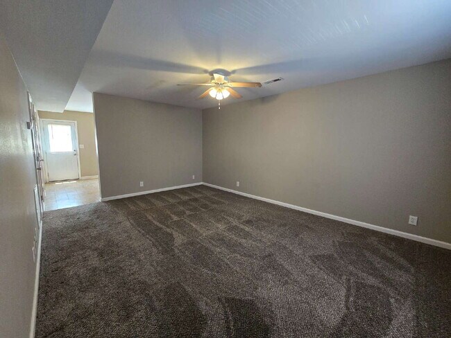 Building Photo - 248-2B EXECUTIVE AVE, CLARKSVILLE, TN 37042