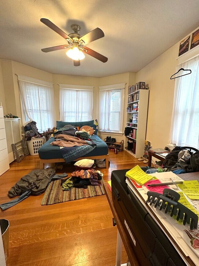 Building Photo - HOT BRIGHTON LISTING!!!!