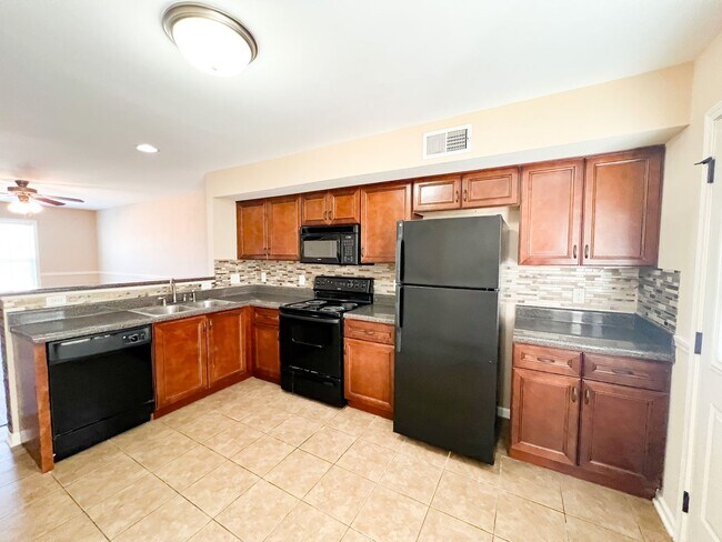 Foto del edificio - 2 Bedroom 1.5 Bath Townhome