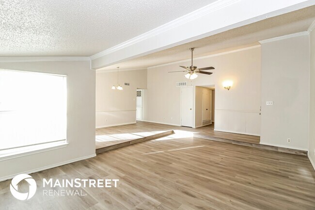 Building Photo - 1514 Carnation Dr