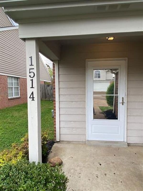 Building Photo - 1514 Estacada Way