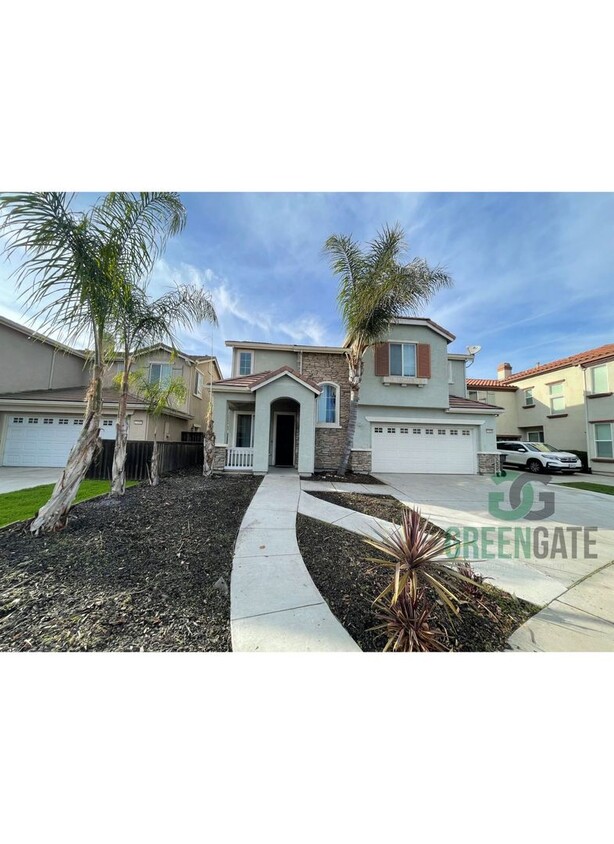 Foto principal - BEAUTIFUL 2 STORY 4 BEDROOM 3 BATH HOME! M...