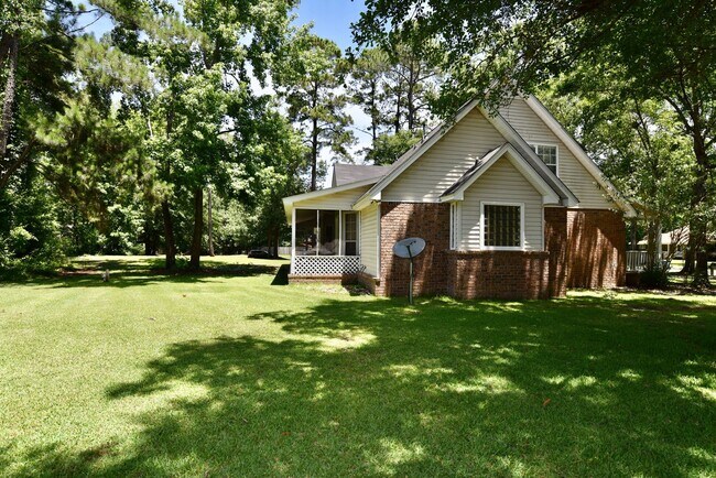 Foto del edificio - 4 Bedroom, 3 Bathroom Home. Richmond Hill ...