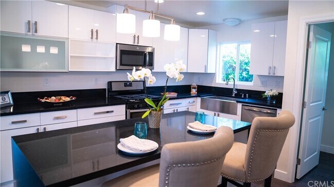 Foto del edificio - 1756 Belmont Ave