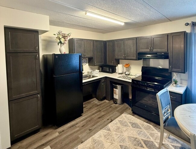 Building Photo - Aboussie Pavilion