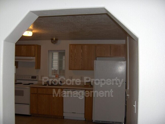 Building Photo - 128 13th Ave N