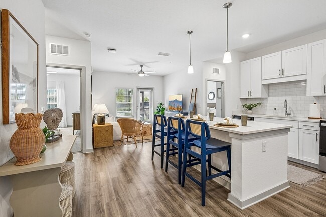 Building Photo - HoM at River Hills