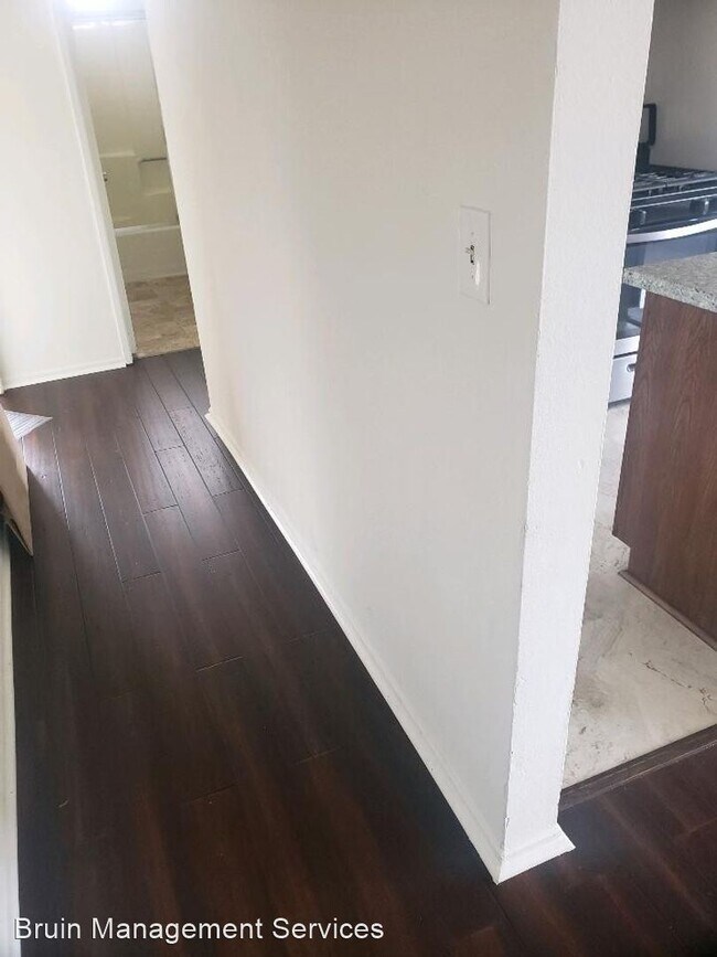 Building Photo - 1638 W 207th St