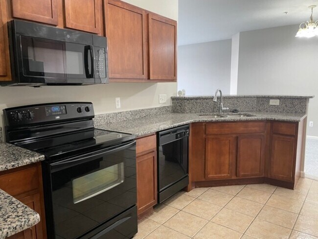 Building Photo - 8337 Towne Center Cir