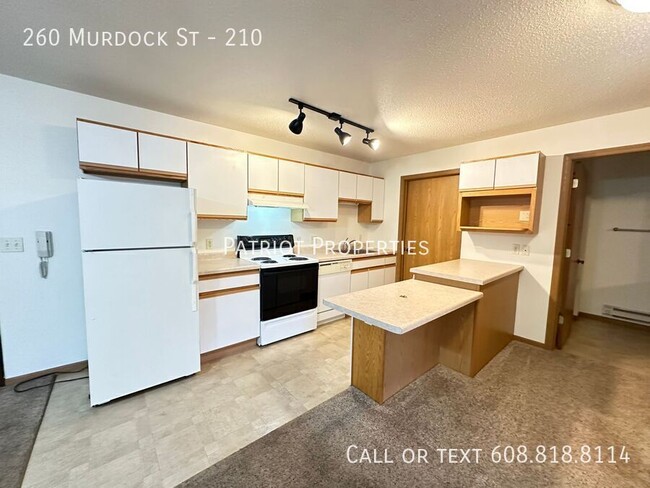 Building Photo - 260 Murdock St