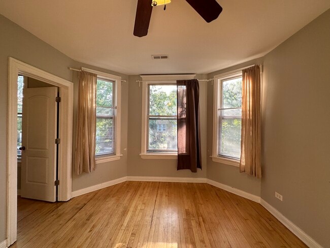 Building Photo - 3132 N Kimball Ave