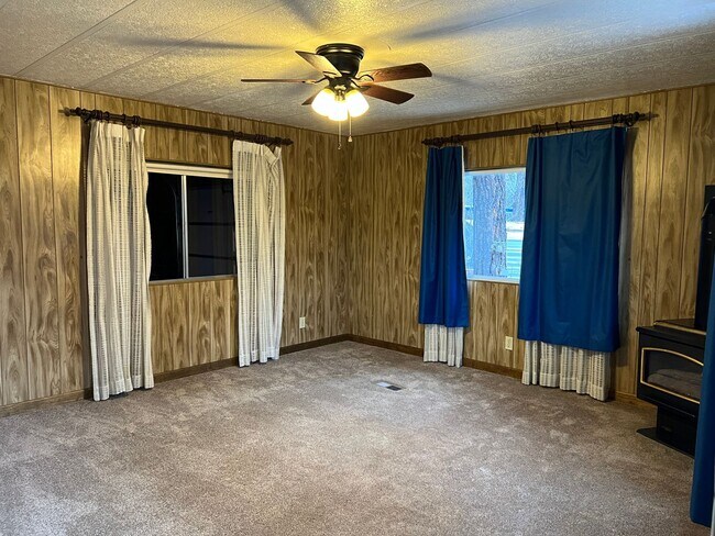 Foto del edificio - 2 bed, 1.5 bath w/Garage in Fairway Park