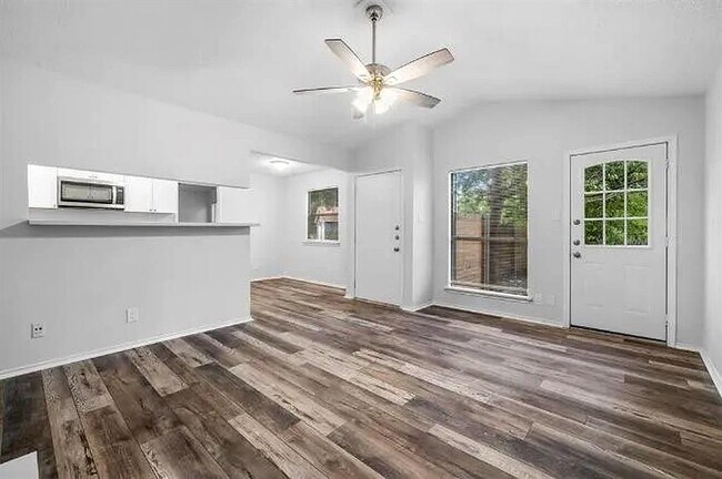 Foto del edificio - 13306 Waverly Ct