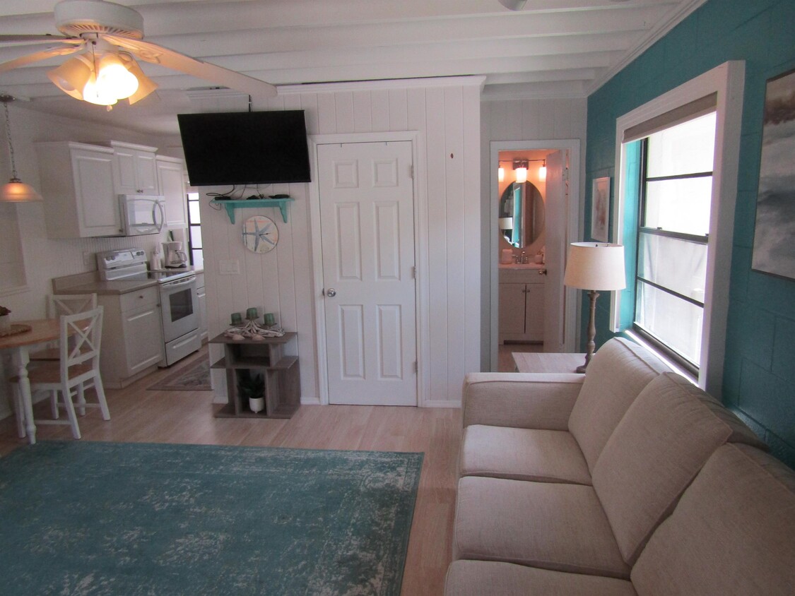 Foto principal - 704 W Venice Ave