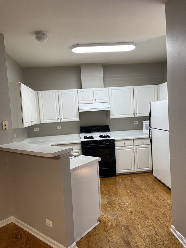 Building Photo - 1465 N Waterbury Cir