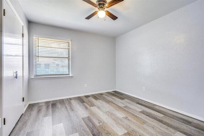 Building Photo - 3108 Kensington Dr