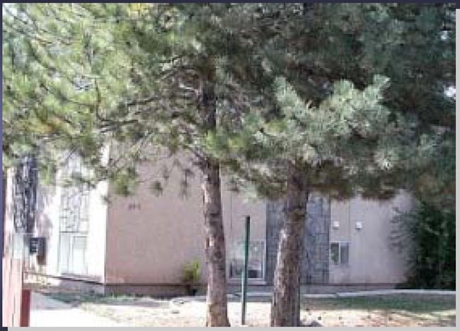 Building Photo - 844 S Roberta St