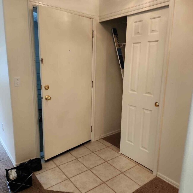 Building Photo - MOVE-IN SPECIAL: $500 off second month's r...