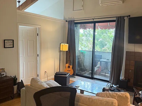 Foto del edificio - 4542 Coldwater Canyon Ave