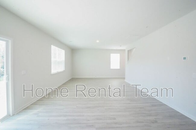 Building Photo - 153 Kraft Kove
