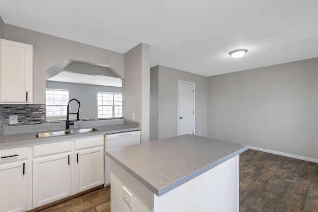 Building Photo - Stunning Newly Renovated 3 Bed - 2.5 Bath ...