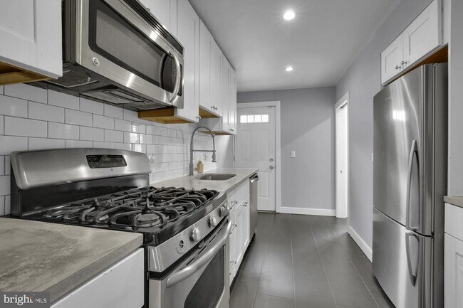 Foto del edificio - 1519 Montrose St