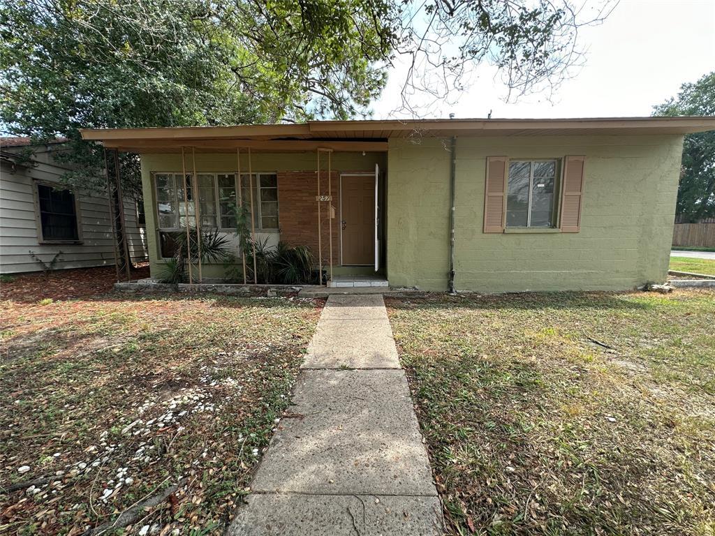 Primary Photo - 257 Crescent Dr