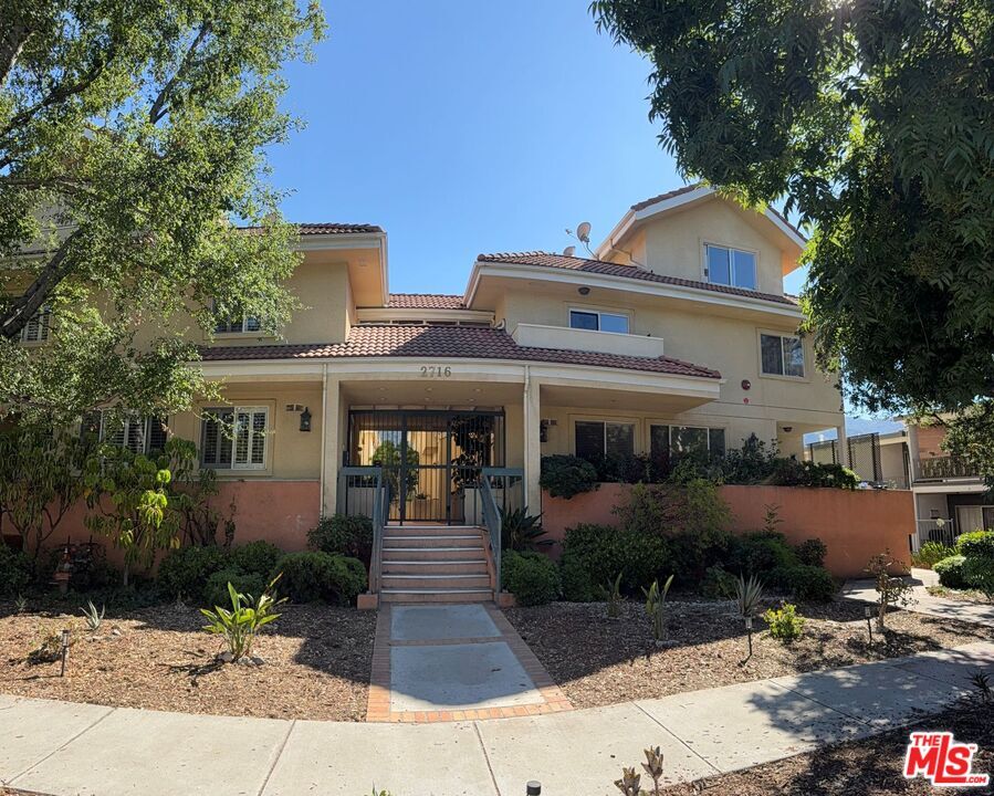 Primary Photo - 2716 Honolulu Ave
