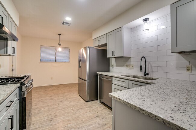 Building Photo - 12714 Covington Trail