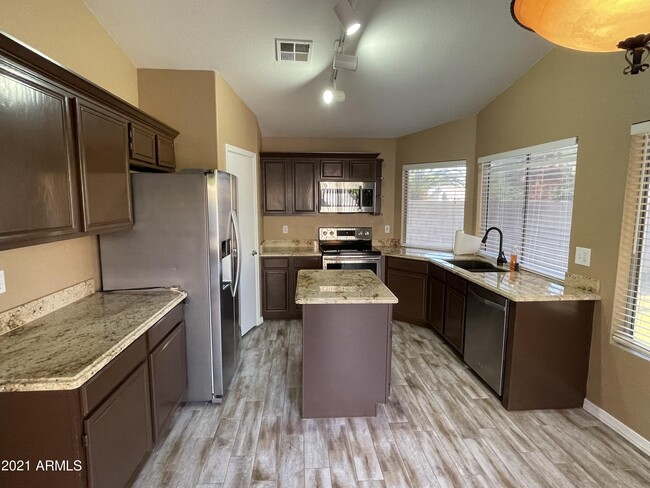 Building Photo - 2702 S Ananea