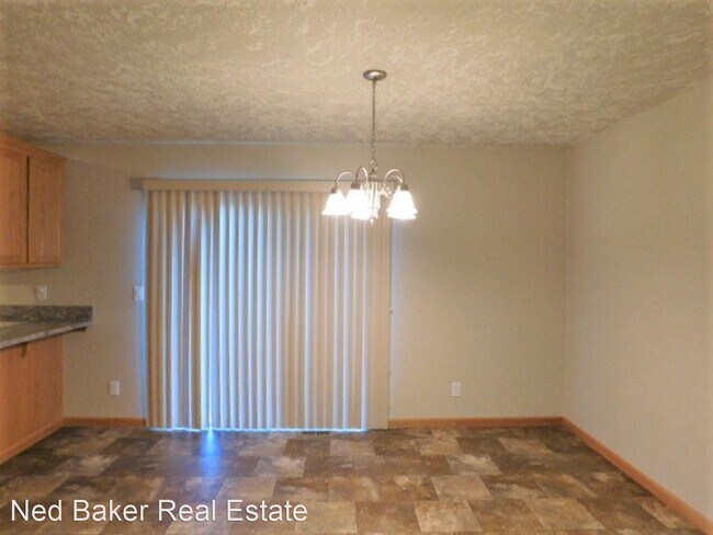 Building Photo - 3 br, 2.5 bath House - 4551 Mabel Ave NE