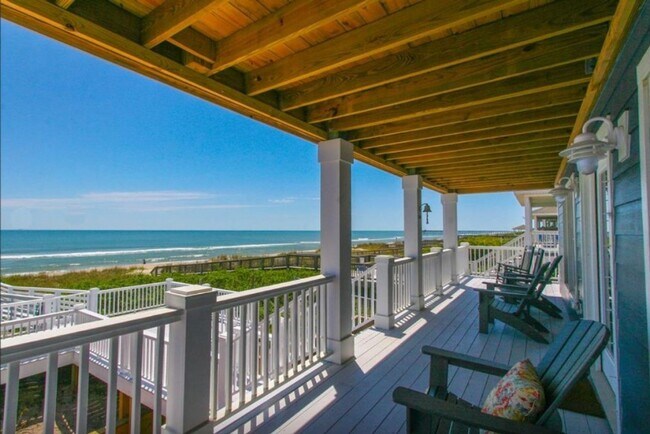 Foto del edificio - ENDLESS ELEGANCE AT THIS OFF-SEASON FURNISHED RENTAL