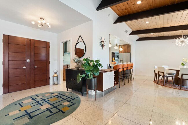 Foto del edificio - 10405 Ditson St